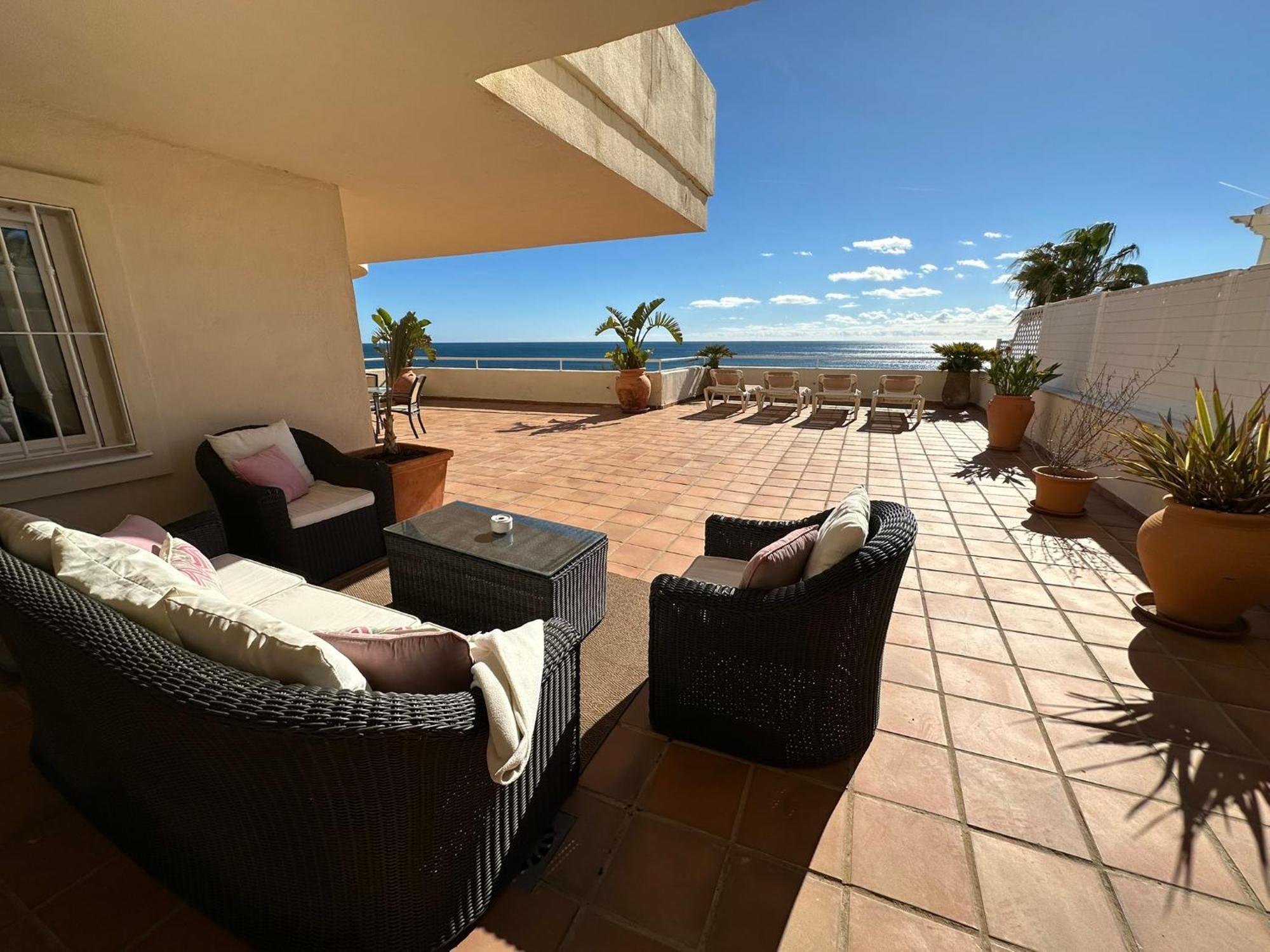 Apartments Bermuda Beach Estepona Exteriör bild