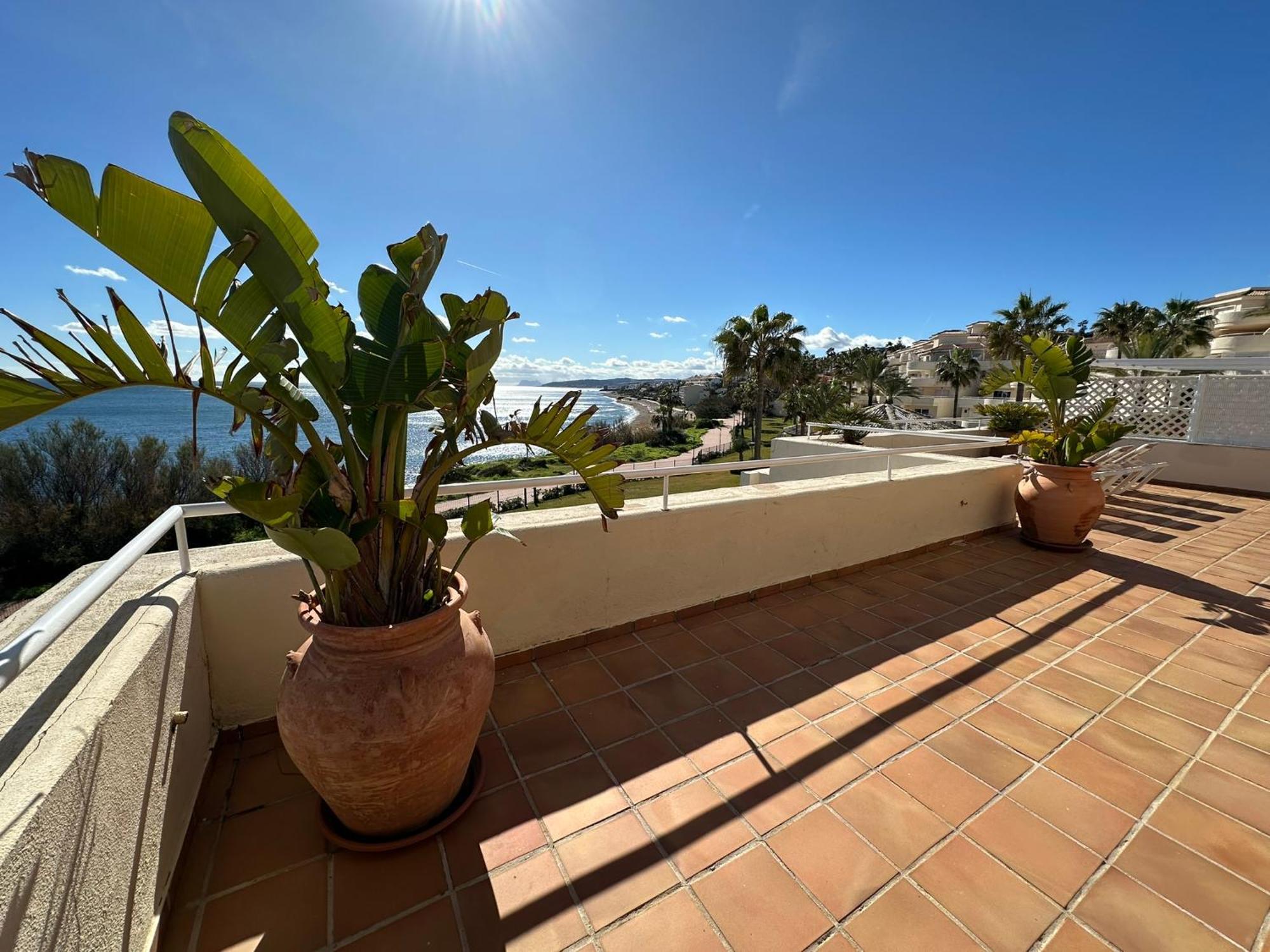 Apartments Bermuda Beach Estepona Exteriör bild