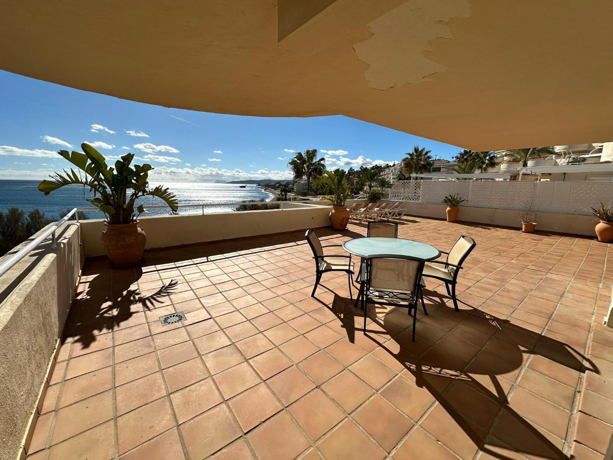 Apartments Bermuda Beach Estepona Exteriör bild