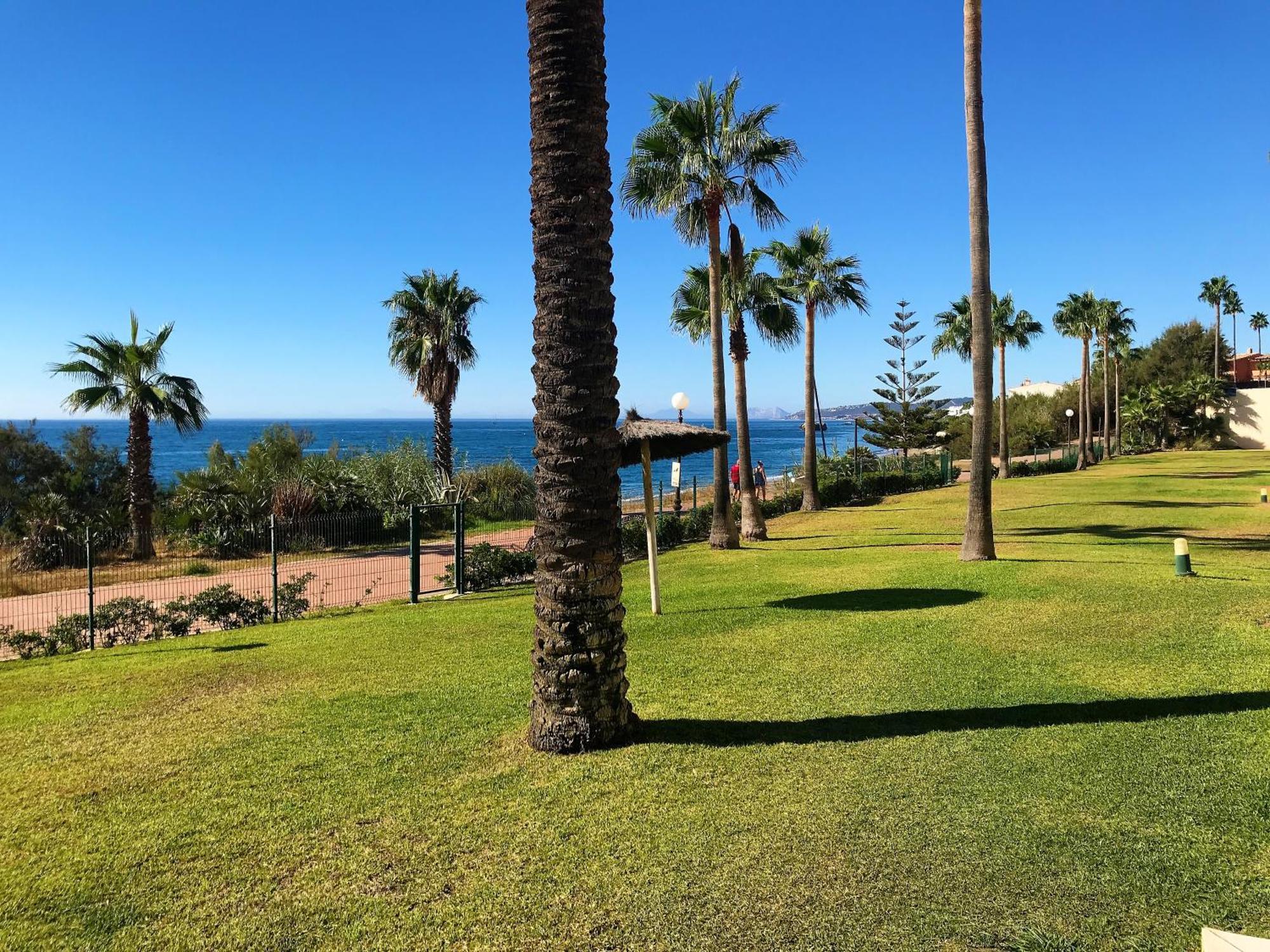 Apartments Bermuda Beach Estepona Exteriör bild