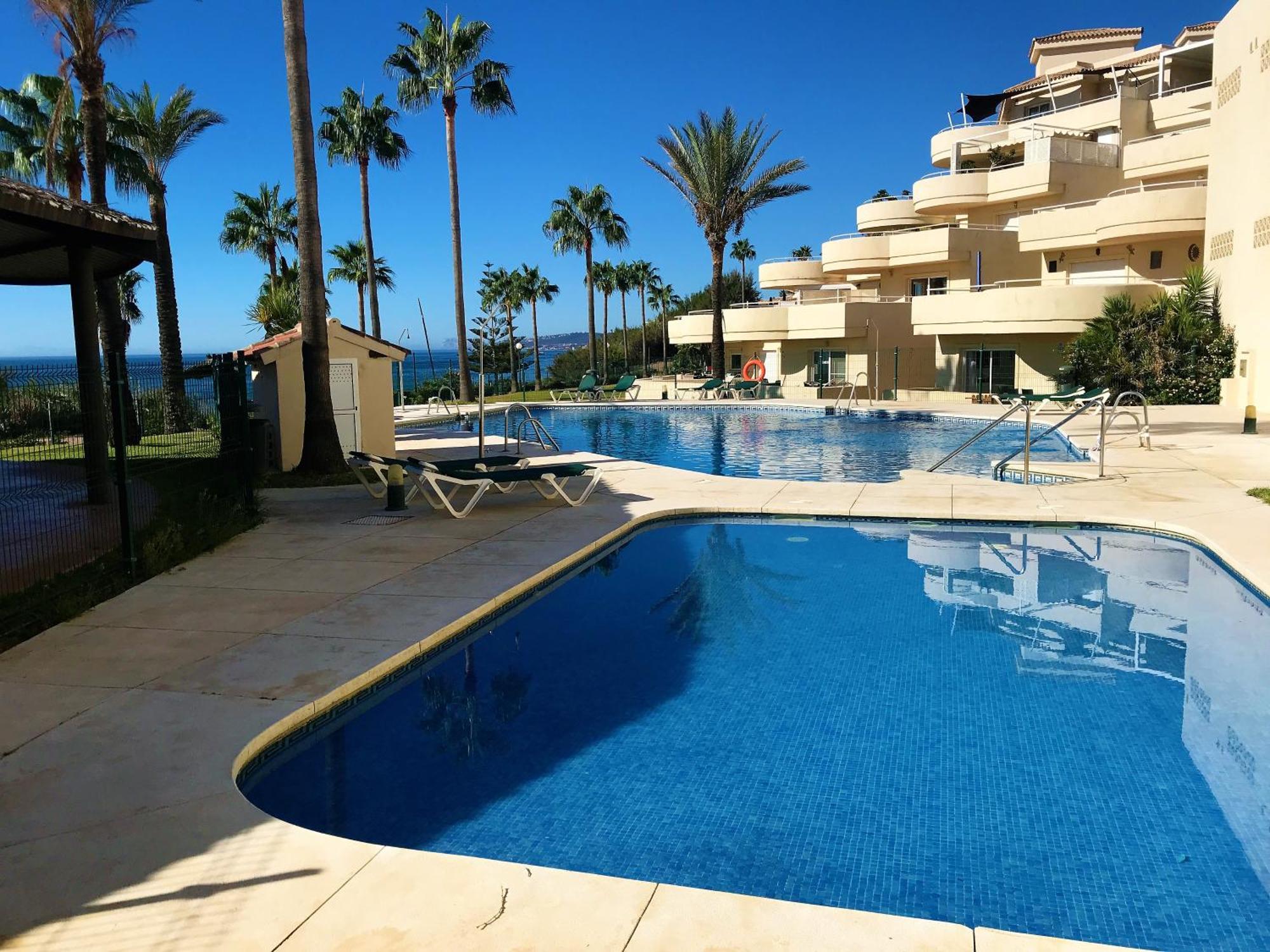 Apartments Bermuda Beach Estepona Exteriör bild