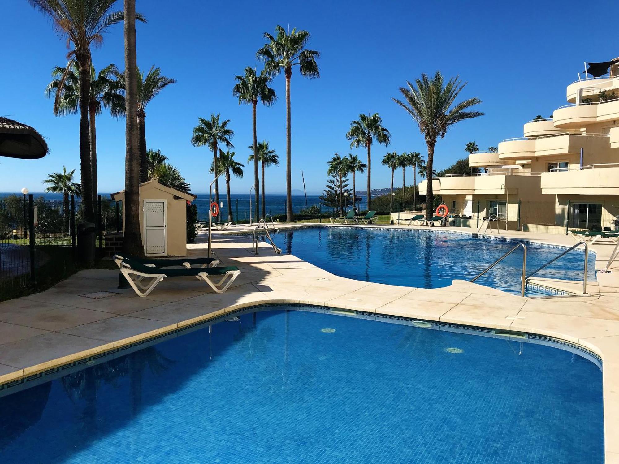 Apartments Bermuda Beach Estepona Exteriör bild