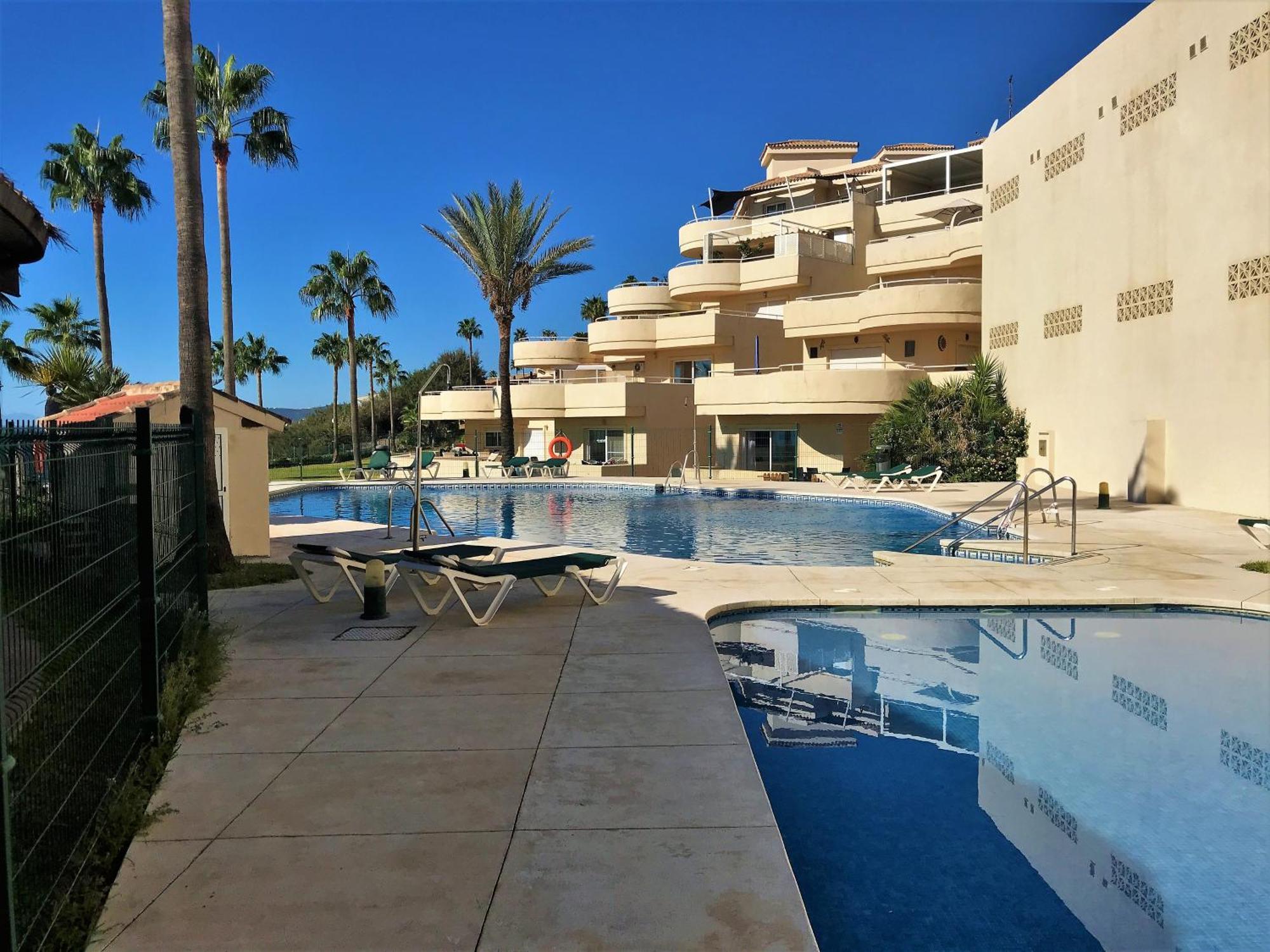 Apartments Bermuda Beach Estepona Exteriör bild